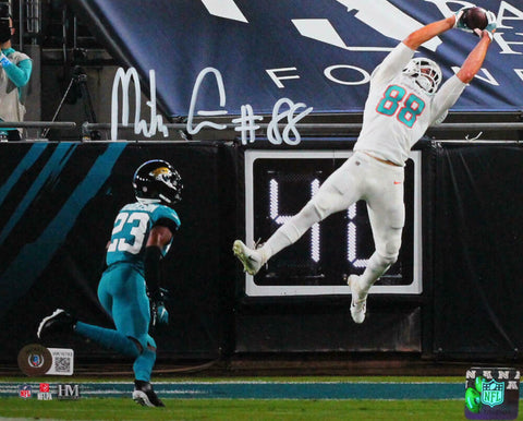 Mike Gesicki Autographed Miami Dolphins Air Catch 8x10 HM Photo- Beckett W*White