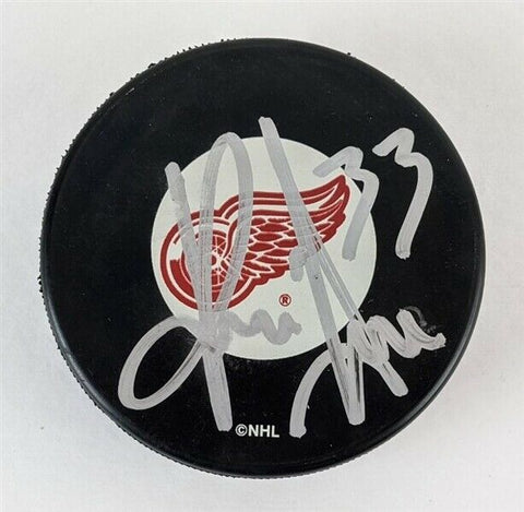 Kris Draper Signed Detroit Red Wings Logo Hockey Puck (JSA COA)
