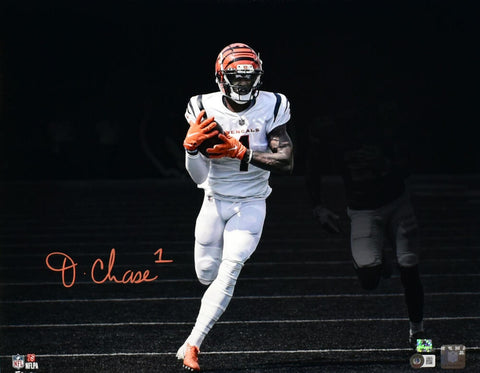 Ja'Marr Chase Signed Cincinnati Bengals 16x20 Spotlight Photo- Beckett W Holo