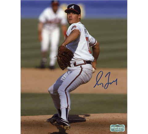 Greg Maddux Signed Atlanta Braves Unframed 8x10 MLB Photo - Throwing