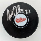 Adam Oates Signed Detroit Red Wings Logo Hockey Puck (JSA COA) NHL H.O.F. 2012