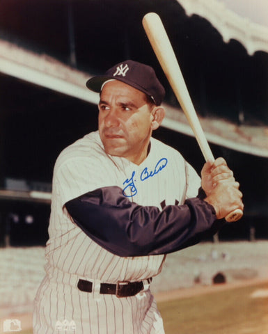 Yogi Berra Signed New York Yankees 8x10 Photo (AutographCOA) 18xAll Star Catcher
