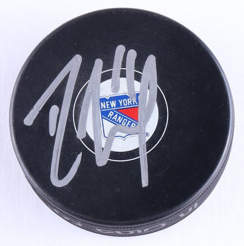 Rick Nash Signed New York Rangers Logo Hockey Puck (Beckett) #1 Pick 2002 Draft