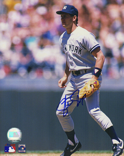 Steve Sax Signed New York Yankees Fieding Action 8x10 Photo - (SCHWARTZ COA)
