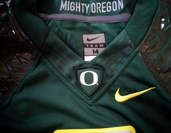 Oregon Ducks Marcus Mariota Autographed Framed Green Nike Jersey