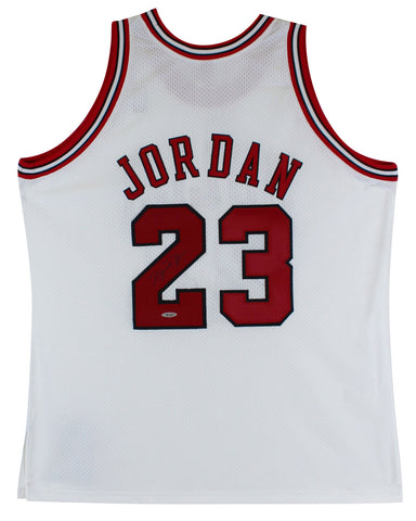 Bulls Michael Jordan Authentic Signed White 1997-98 Nike Jersey UDA #BAH44402