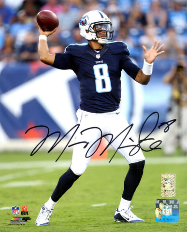 MARCUS MARIOTA AUTOGRAPHED 8X10 PHOTO TENNESSEE TITANS MM HOLO STOCK #119624