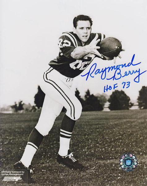 Raymond Berry Signed Colts B&W Catching Ball Pose 8x10 Photo w/HOF'73 - (SS COA)