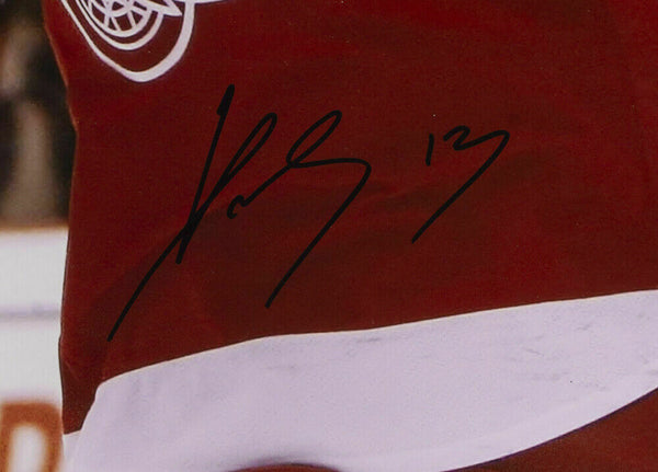 Pavel Datsyuk Signed Red Wings 16x20 Photo (Beckett)