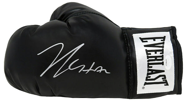 Julio Cesar Chavez Signed Everlast Black Boxing Glove - (JSA COA)