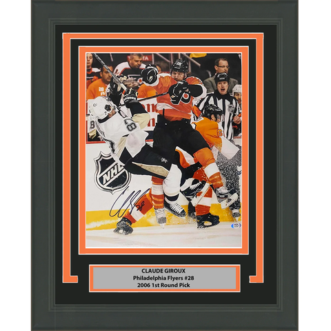 Claude Giroux Philadelphia Flyers Fanatics Authentic Autographed 16 x 20 Black  Jersey Shooting Photograph