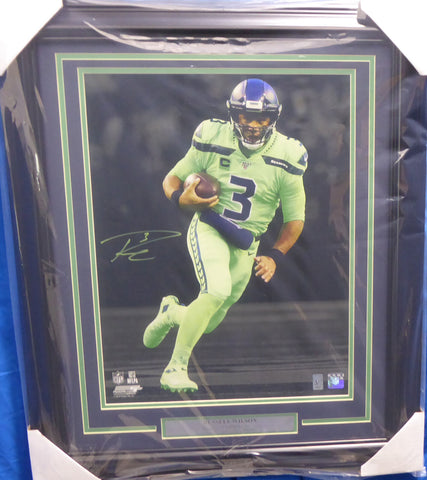 RUSSELL WILSON AUTOGRAPHED FRAMED 16X20 PHOTO SEATTLE SEAHAWKS RW HOLO 160826