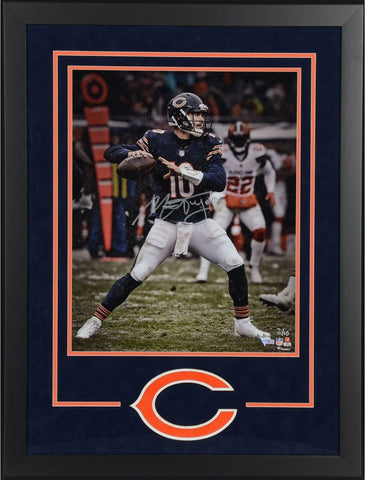 Mitchell Trubisky Chicago Bears Dlx Frmd Signed 16" x 20" Throw Photo - SM LE 10