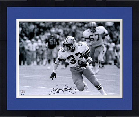 Framed Tony Dorsett Dallas Cowboys Signed 16" x 20" Black & White Running Photo