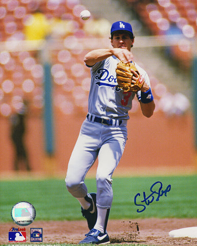 Steve Sax Signed Los Angeles Dodgers Fielding Action 8x10 Photo - (SCHWARTZ COA)
