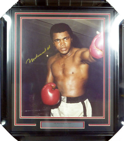 Muhammad Ali Authentic Autographed Signed Framed 16x20 Photo Beckett COA A74192