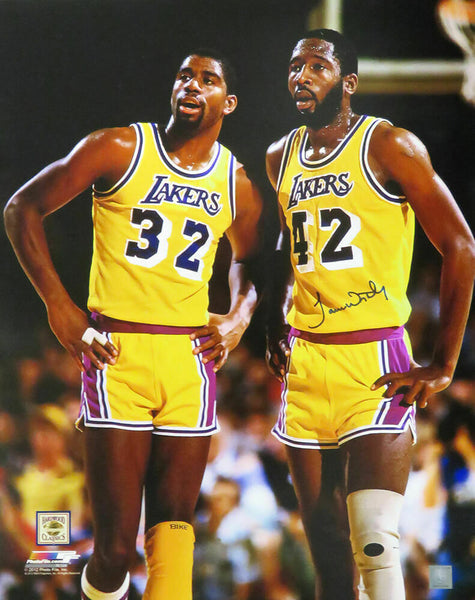 James Worthy Signed LA Lakers Standing With Magic Johnson 16x20 Photo - SS