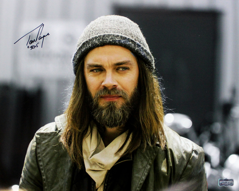 Tom Payne Signed The Walking Dead Unframed 16x20 Spotlight Photo with "Jesus"
