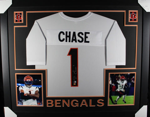 JA'MARR CHASE (Bengals white SKYLINE) Signed Autographed Framed Jersey Beckett