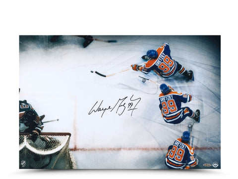 Wayne Gretzky Autographed "Wrap Around" Photo